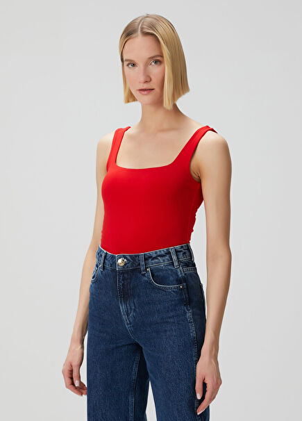 Kırmızı Kare Yaka Atlet