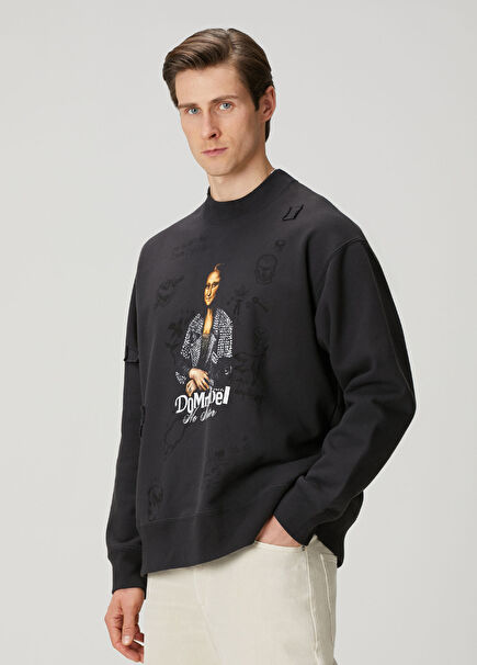 She Is Here Siyah Baskılı Sweatshirt