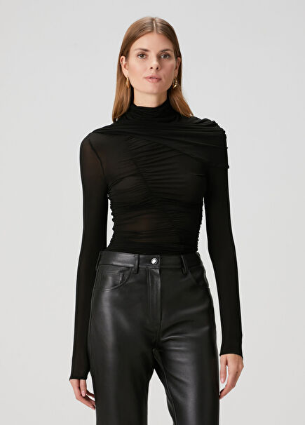 Siyah Büzgülü Bluz