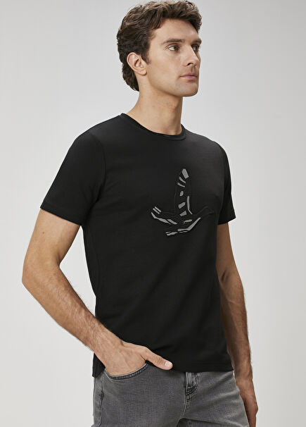 Siyah Kabartmalı Logo Baskılı T-shirt