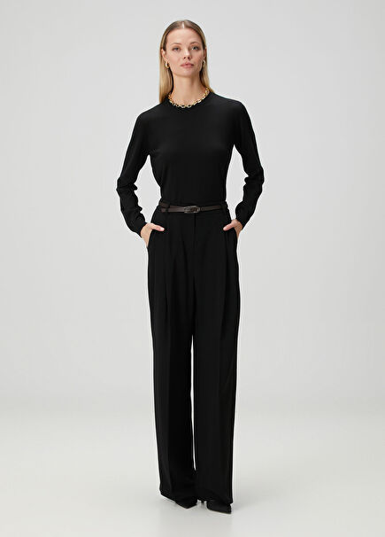 Siyah Pili Detaylı Düz Paça Pantolon