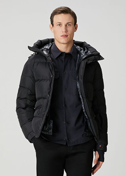 Siyah Kapüşonlu Mont