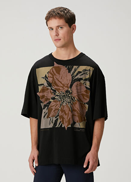 Siyah Çiçek Baskılı T-shirt