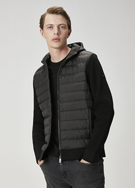 Siyah Kapüşonlu Kapitoneli Yün Triko Mont