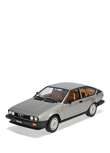 1980 Alfa Romeo Alfetta GTV 2.0 1:18 Grey Model Car