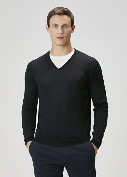 Black Wool Knitwear
