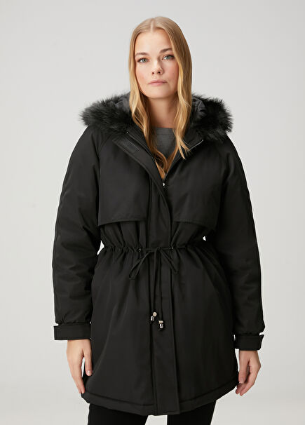 Siyah Kapüşonlu Mont