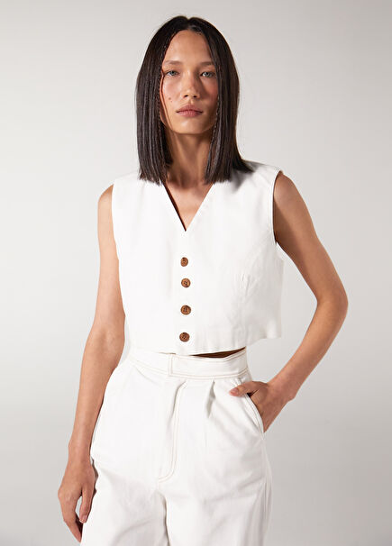Carol White Zero Sleeve Women's Short Vest