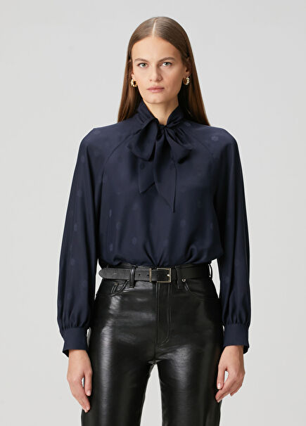 Koyu Mavi Jakarlı İpek Bluz