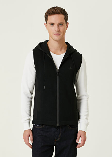 Siyah Kapüşonlu Pirinç Dokulu Yün Triko Yelek