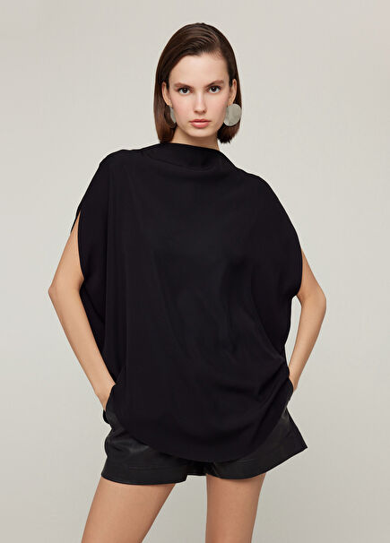 Siyah Kayık Yaka Daire Kadın Bluz