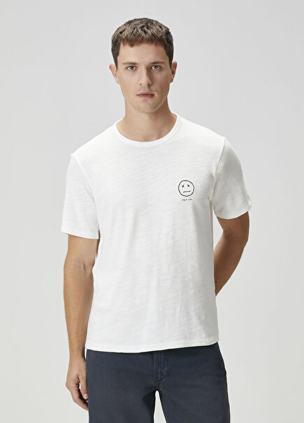 Beyaz Figür Nakışlı T-shirt