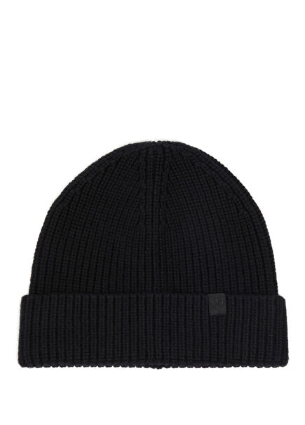 Close-Fit Black Women Beanie