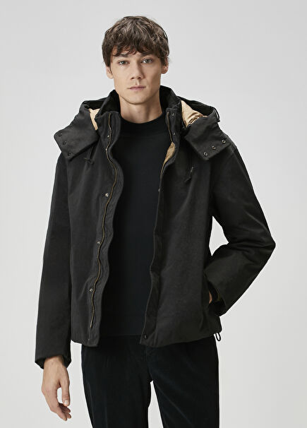 Siyah Kapüşonlu Mont