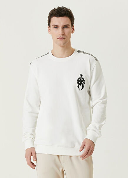 Beyaz Logo Detaylı Basic Sweatshirt