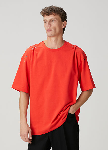 x Edis Kırmızı Piercing Detaylı T-shirt