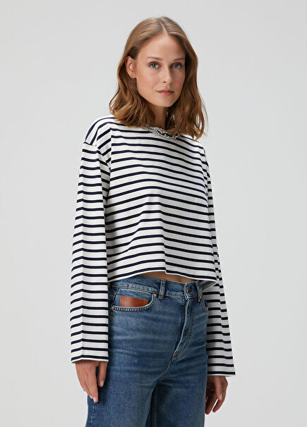 Lacivert Beyaz Taş Yaka Detaylı Crop T-shirt