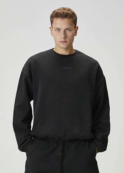 Black Logo Detailed Sweatshirt
