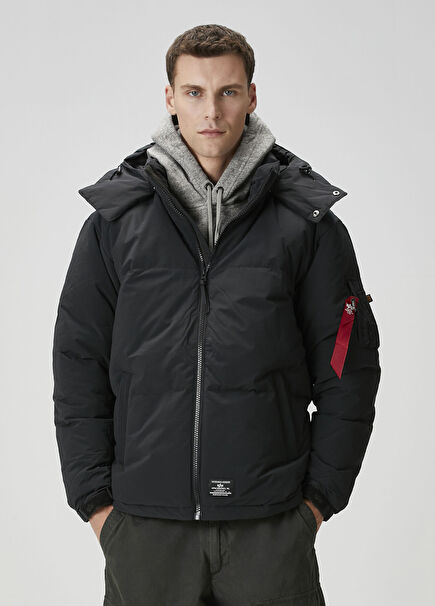 Siyah Kapüşonlu Mont