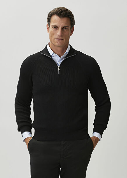 Black Collar Zippered Sweater