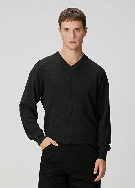 Koyu Gri V Yaka Yün Kazak