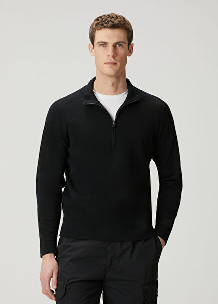 Siyah Yakası Fermuarlı Sweatshirt