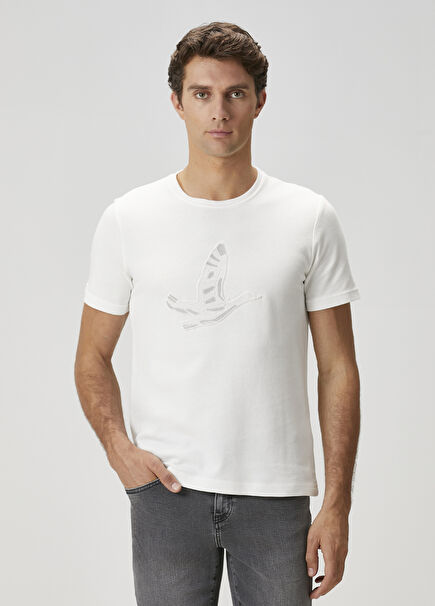 Kırık Beyaz Kabartmalı Logo Baskılı T-shirt