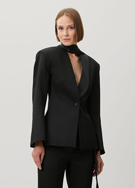 Siyah Kuşak Detaylı Yün Blazer