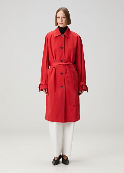 Kırmızı Kuşaklı Pardösü