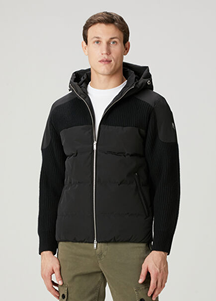 Siyah Kapüşonlu Kapitone Garnili Yün Mont