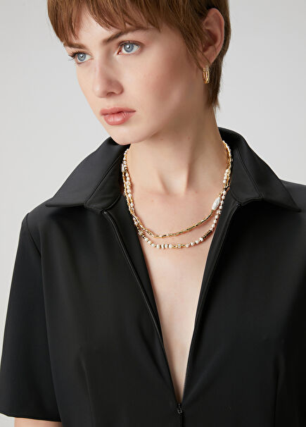 Women's necklace with natural stones