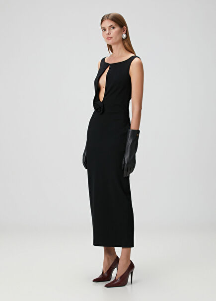 Siyah Yaka Detaylı Midi Elbise