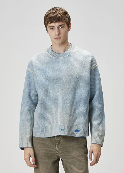 Mavi Yıpratma Detaylı Yün Kazak