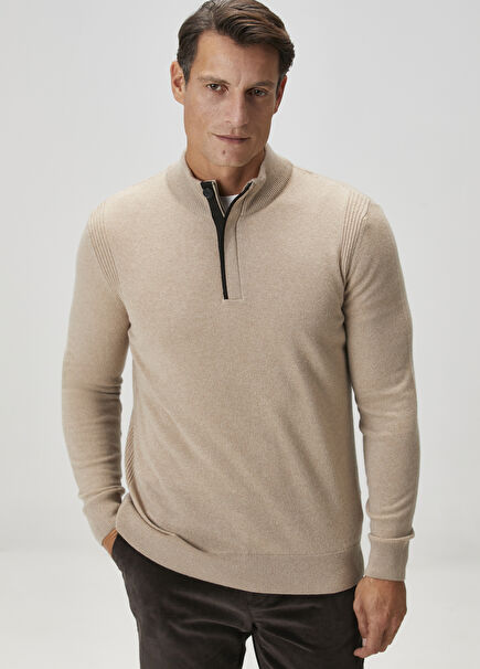 Bej Yakası Fermuarlı Yün Kazak