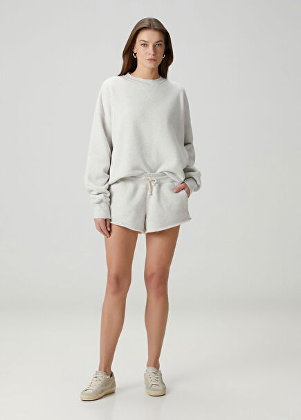 Gri Yıpratma Detaylı Şort