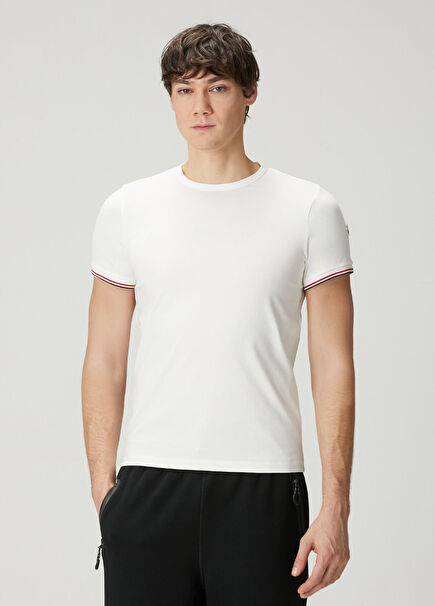 Beyaz Logo Detaylı T-shirt