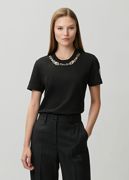 Siyah İşlemeli Logolu T-shirt