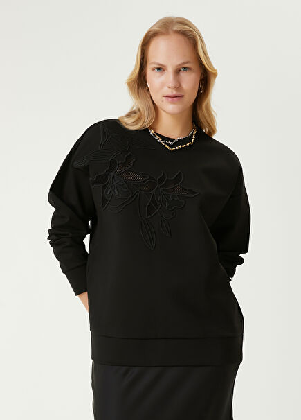 Siyah Çiçek Nakışlı Sweatshirt