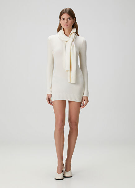 Krem Atkı Detaylı Mini Yün Elbise