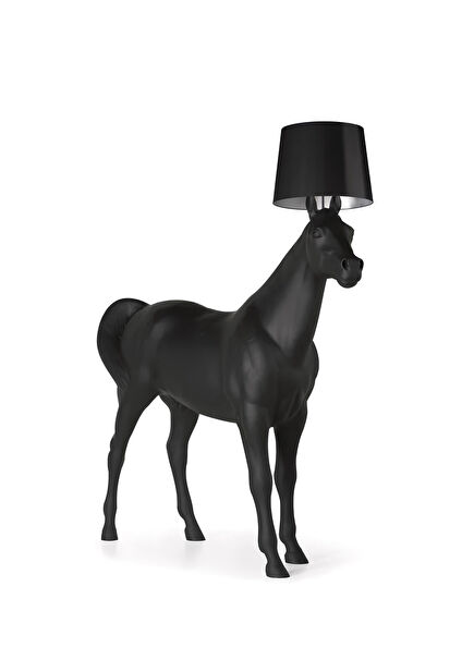 Mat Siyah At Heykeli