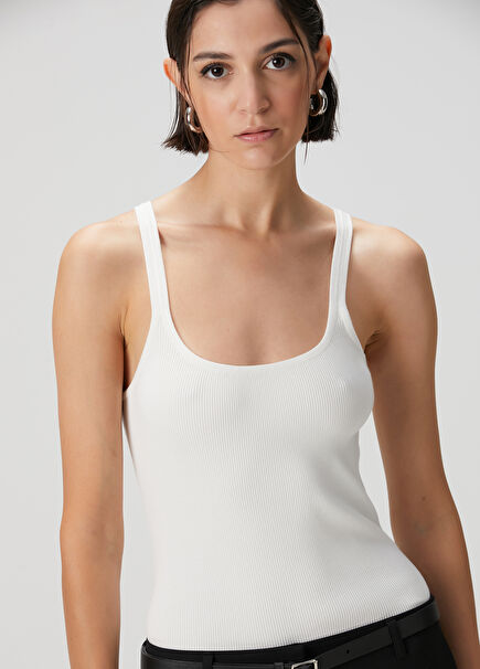 Kırık Beyaz Triko Atlet