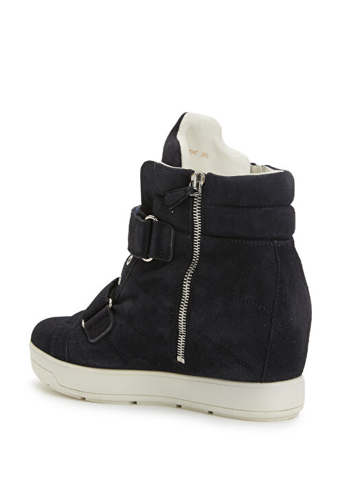 Prada Kadın Bot - Görsel 4