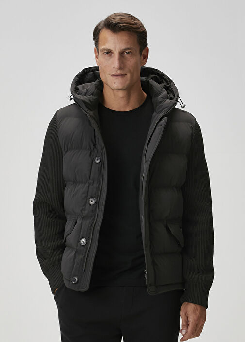 Siyah Kapüşonlu Kapitoneli Mont