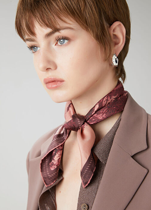 L Dövme Kadın Küpe