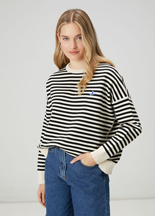 Siyah Beyaz Çizgili Kazak