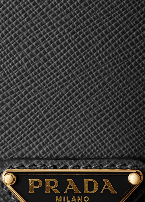 Prada - Saffiano iPhone 17 Pro Siyah Deri Telefon Kılıfı - Siyah
