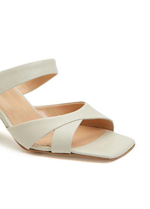 George Hogg George Hogg Kırık Beyaz Kadın Deri Terlik Beymen'de! Kırık Beyaz - 7. görsel