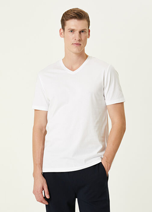 Beyaz basic t shirt sales
