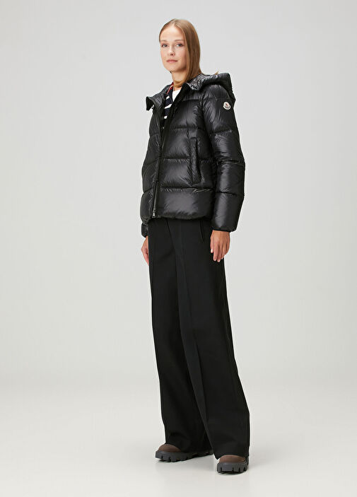Moncler Siyah Kadın Serittes Siyah Kapüşonlu Puffer Mont 1738873