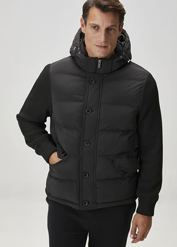 Siyah Kapüşonlu Kapitoneli Mont - Görsel 3